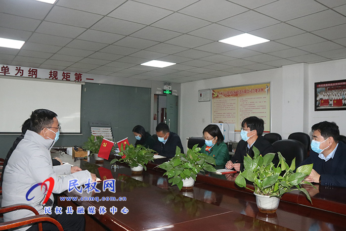 縣委副書記、縣長王靜嫻到聯(lián)系企業(yè)開展“萬人助萬企”活動
