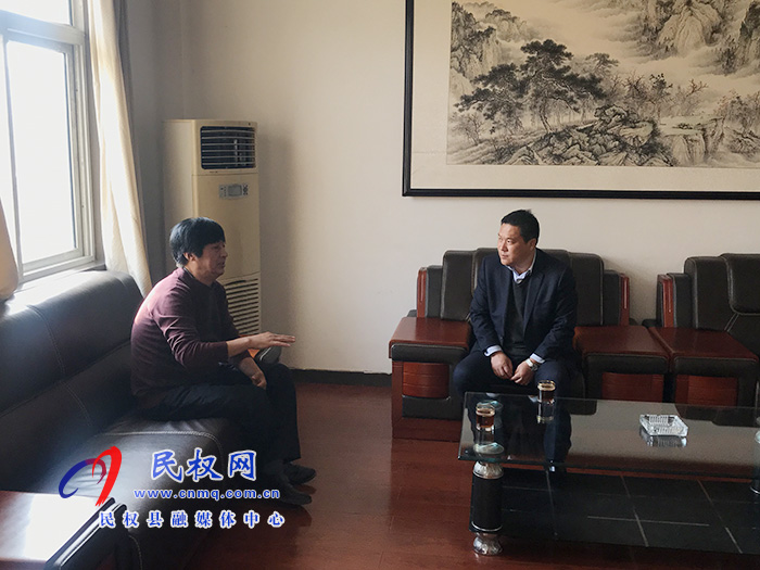 縣委常委、縣委辦公室主任吳杰深入企業(yè)開(kāi)展“萬(wàn)人助萬(wàn)企”活動(dòng)