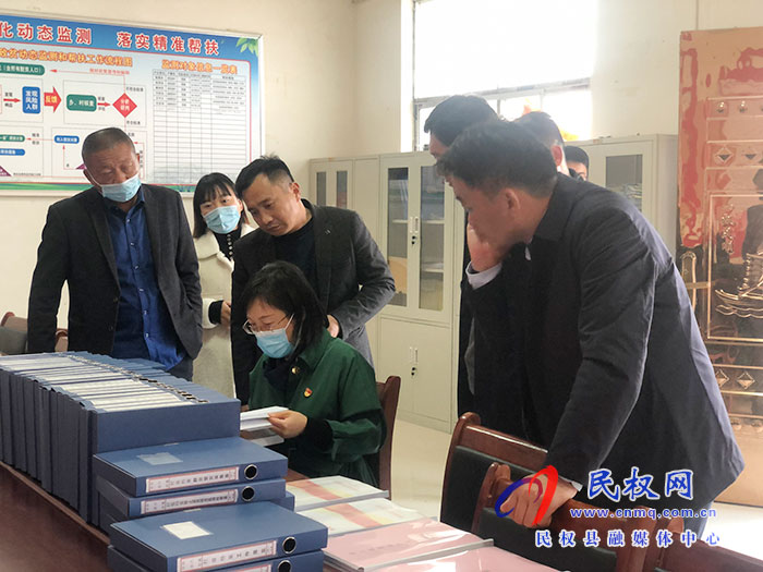 縣委副書記、縣長王靜嫻查看城鄉(xiāng)建設(shè)用地增減掛鉤拆舊區(qū)整村推進(jìn)整治復(fù)墾工作和鞏固脫貧攻堅(jiān)成果后評估工作
