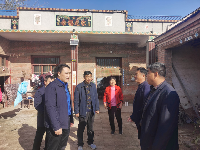 縣委常委、組織部長(zhǎng)王義彬入村開展鞏固脫貧攻堅(jiān)成果“大排查大整改”活動(dòng)