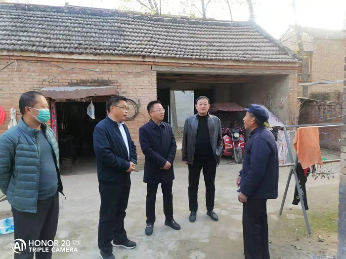 縣委常委、宣傳部長、副縣長畢道喜到王橋鎮(zhèn)督導鞏固脫貧攻堅成果后評估和軟弱渙散村黨組織整頓工作