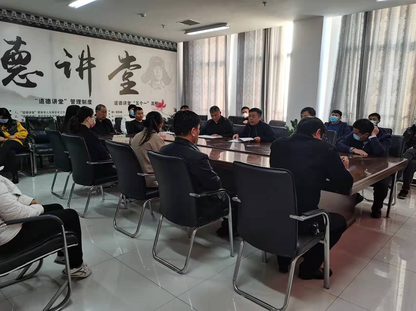 林業(yè)發(fā)展服務(wù)中心集中學習黨的十九屆六中全會精神