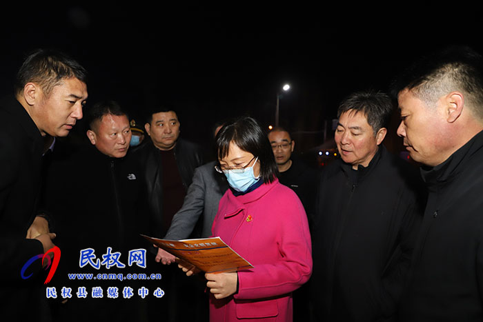 縣委副書記、縣長(zhǎng)王靜嫻夜查環(huán)保工作