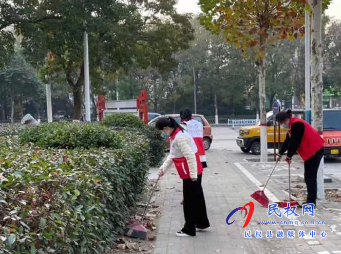 團縣委組織開展環(huán)境衛(wèi)生清潔活動