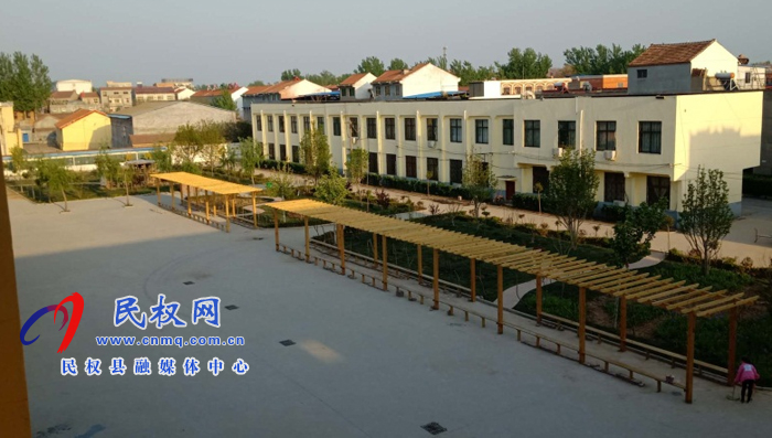 櫛風(fēng)沐雨,砥礪前行 ——?jiǎng)?chuàng)建“市級(jí)文明校園”  　　