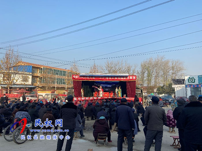 市文化廣電和旅游局在莊子鎮(zhèn)流通村開展“我為群眾辦實(shí)事”——咱家門口唱大戲活動