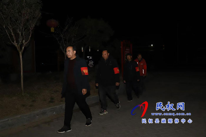 開展夜間巡邏 守護(hù)群眾安全