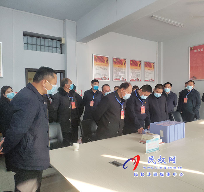 民權(quán)縣離退休黨工委、縣委老干部局組織我縣離退休干部赴柘城縣學(xué)習(xí)調(diào)研