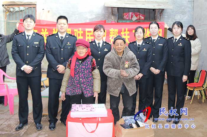 縣委常委、副縣長于茜帶領(lǐng)海關(guān)總署駐民權(quán)幫扶工作組慰問抗美援朝老兵崔廷彬