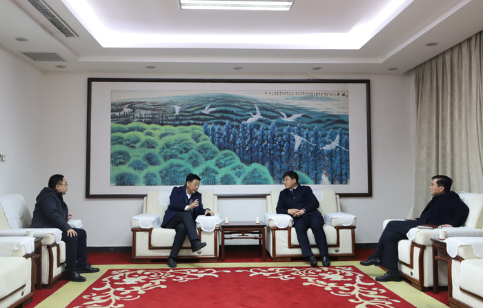 縣委書記張團(tuán)結(jié)會(huì)見(jiàn)來(lái)民客商