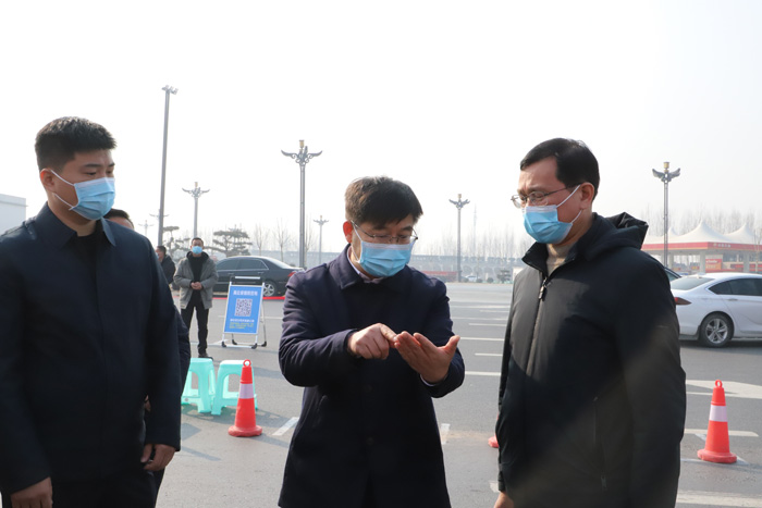縣委書記張團結(jié)調(diào)研常態(tài)化疫情防控工作
