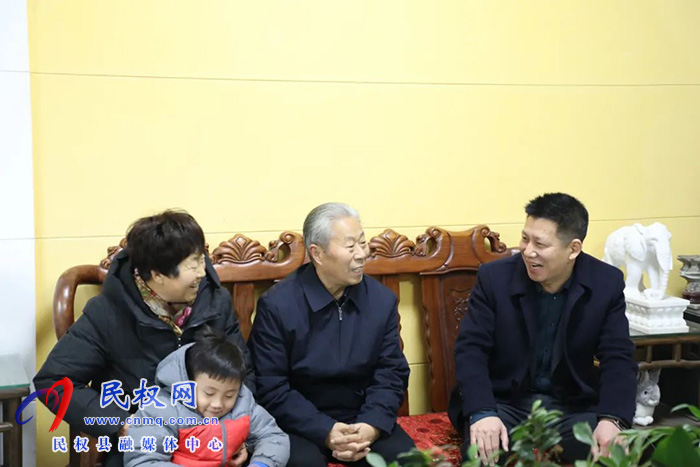 縣委常委、縣紀(jì)委書記、縣監(jiān)委主任冉燃看望慰問退休老干部