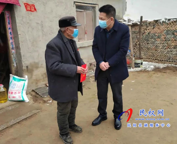 縣委常委、縣紀委書記、縣監(jiān)委主任冉燃到龍?zhí)伶?zhèn)軒莊村走訪慰問老黨員和困難群眾