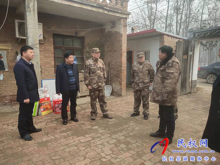 縣人武部政委潘俊琦到人和鎮(zhèn)走訪慰問(wèn)現(xiàn)役軍人家屬