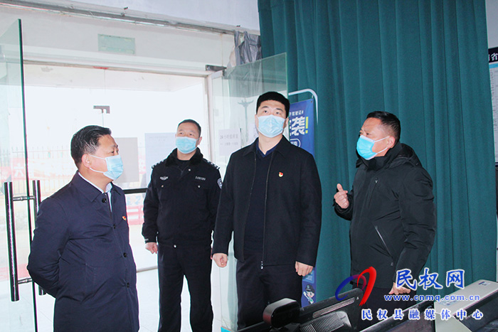 副縣長、花園鄉(xiāng)黨委書記張方杰看望慰問轄區(qū)公安干警及交警