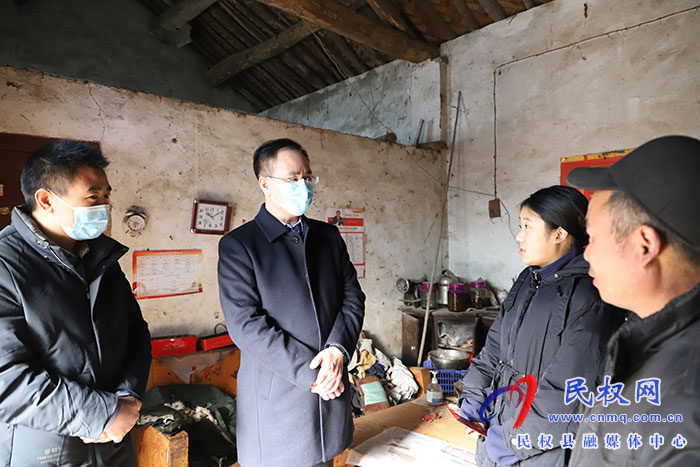 縣委常委、常務副縣長王景義走訪慰問“春蕾女童”