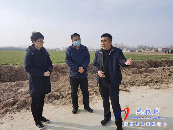 副縣長王碩調(diào)研高標(biāo)準(zhǔn)農(nóng)田建設(shè)和國土綠化工作