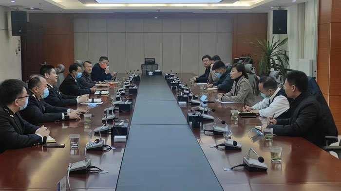 縣委常委、副縣長(zhǎng)于茜到新鄭海關(guān)學(xué)習(xí)調(diào)研