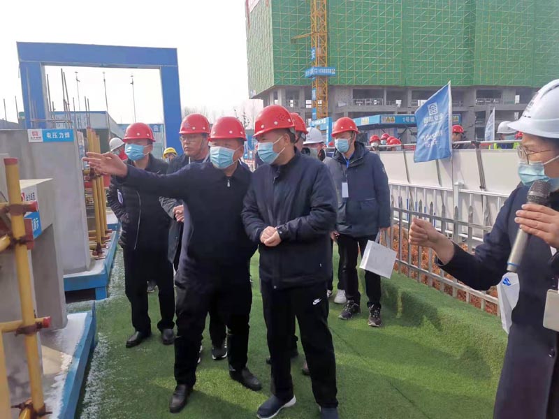 縣住建局組織召開2022年全縣建設(shè)工程質(zhì)量、安全、揚(yáng)塵防控暨標(biāo)準(zhǔn)化工地現(xiàn)場(chǎng)觀摩會(huì)