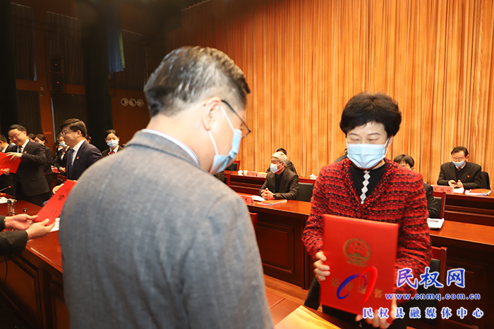 縣委經(jīng)濟工作會議暨全縣三級干部大會召開