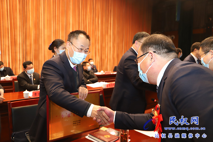 縣委經(jīng)濟工作會議暨全縣三級干部大會召開