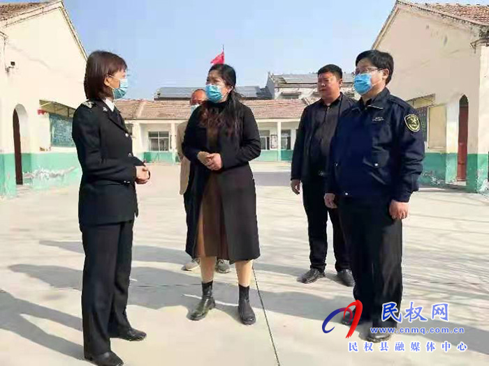 縣委常委、副縣長于茜來到花園鄉(xiāng)參加植樹活動