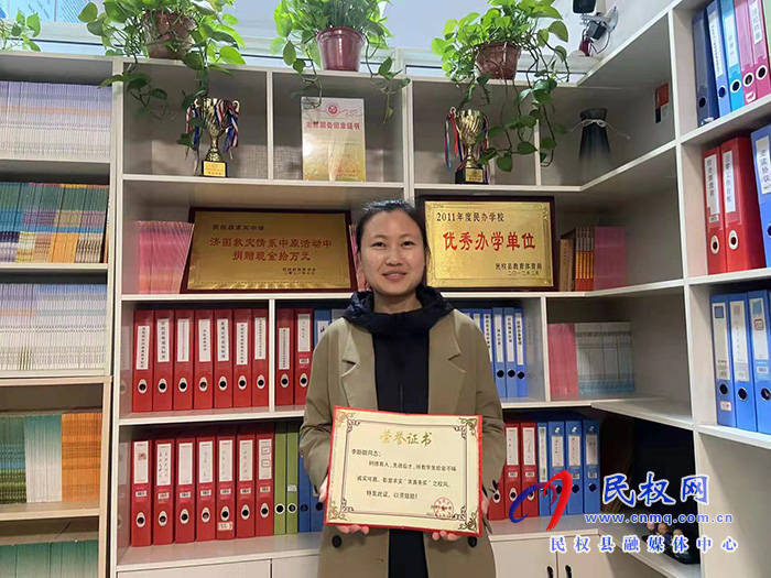 民權求實中學學生拾金不昧 失主贈送錦旗致謝
