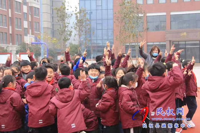 求實(shí)“小農(nóng)夫”勞育課程遇上了植樹節(jié)，這些畫面也太溫馨了！