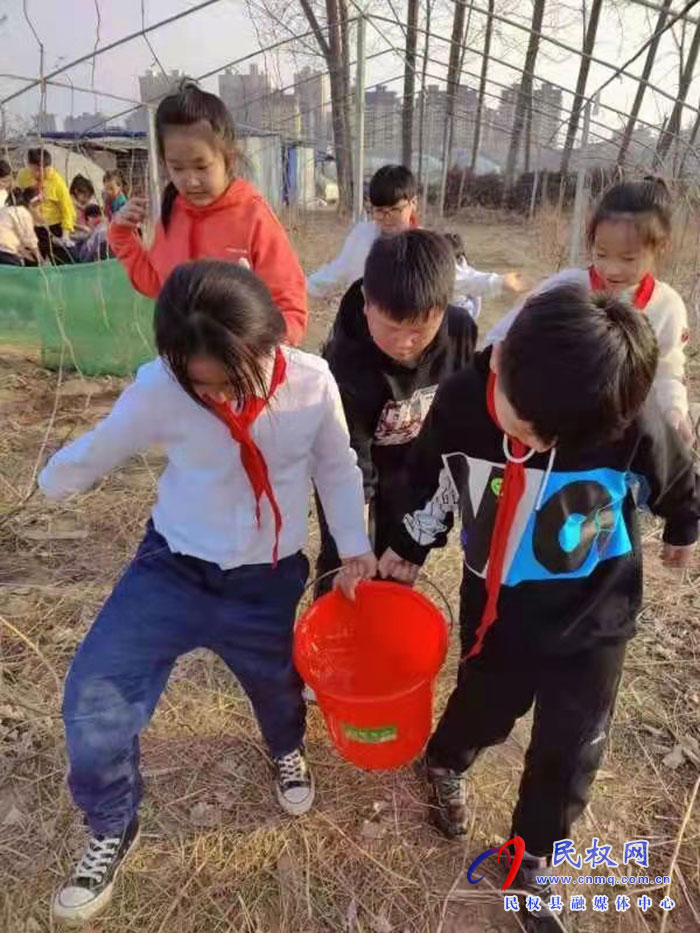 求實(shí)“小農(nóng)夫”勞育課程遇上了植樹節(jié)，這些畫面也太溫馨了！