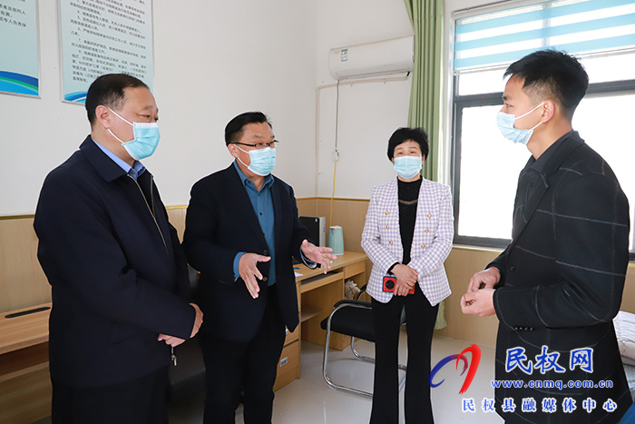 縣領(lǐng)導周燕、畢道喜檢查指導校園疫情防控工作