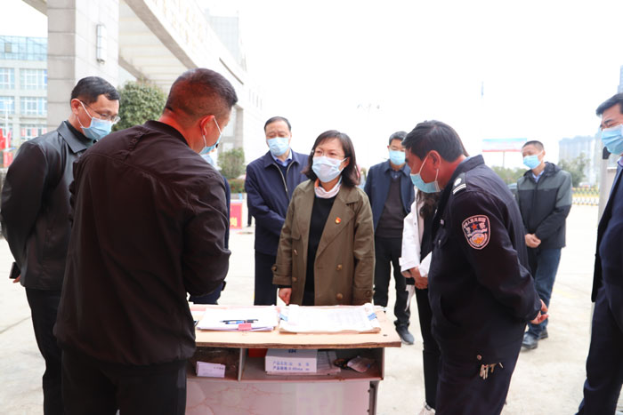 縣委副書記、縣長王靜嫻到河南機(jī)電職業(yè)學(xué)院制冷技術(shù)學(xué)院調(diào)研疫情防控及校園規(guī)范化建設(shè)情況