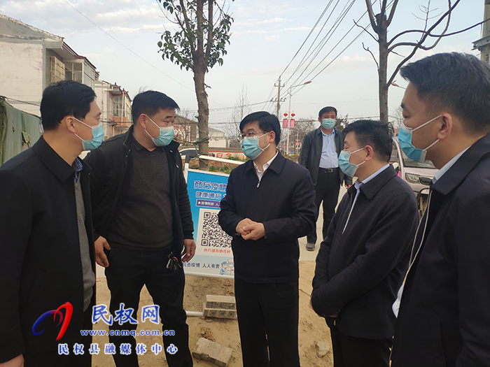 縣委書記張團(tuán)結(jié)調(diào)研疫情防控工作