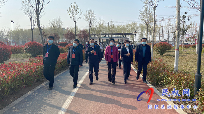 縣人大代表、政協(xié)委員視察創(chuàng)建全國文明城市工作開展情況