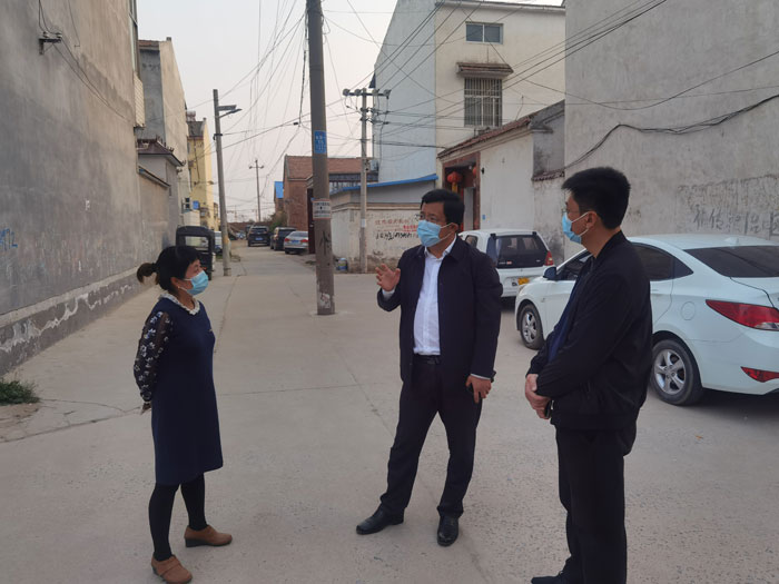 縣委常委、統(tǒng)戰(zhàn)部長、南華街道辦事處黨工委書記李君督導(dǎo)疫情防控和全民核酸檢測準(zhǔn)備工作