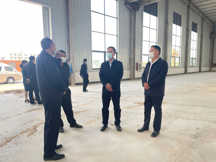 縣委常委、常務(wù)副縣長王景義查看重點項目建設(shè)進(jìn)展情況