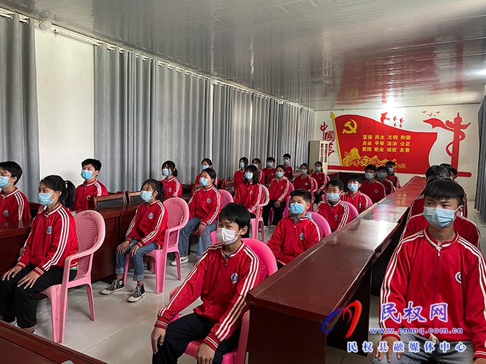 民權(quán)縣精英武校收看收聽總結(jié)表彰大會(huì)直播，引發(fā)熱烈反響