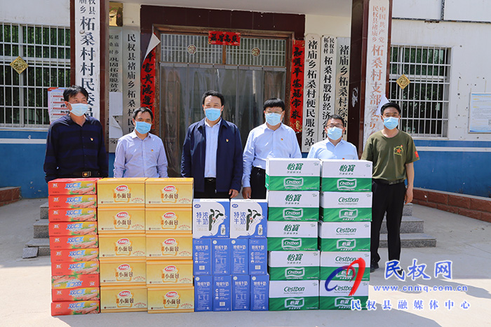 縣委常委、組織部長王義彬慰問戰(zhàn)“疫”一線黨員