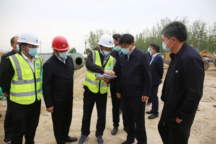 縣委書記張團結(jié)調(diào)研方艙隔離點建設(shè)工作