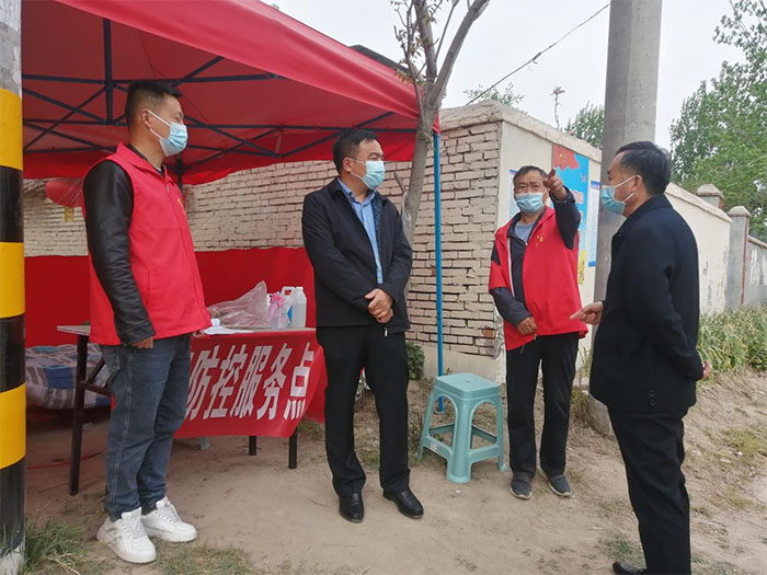 縣畜牧發(fā)展服務中心查看疫情防控點值班值守情況