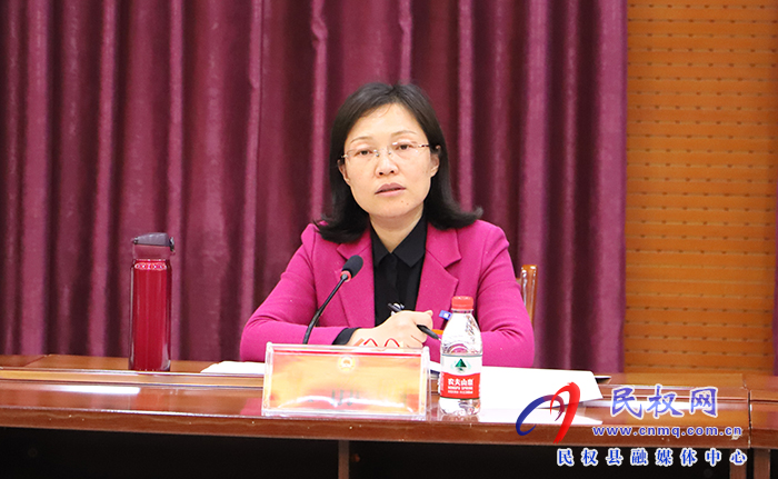 縣委副書記、縣長(zhǎng)王靜嫻參加縣政協(xié)工商聯(lián)組討論