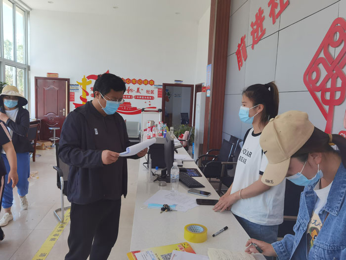 縣委常委、統(tǒng)戰(zhàn)部長、南華街道辦事處黨工委書記李君督導調研南華街道辦事處疫情防控工作開展情況