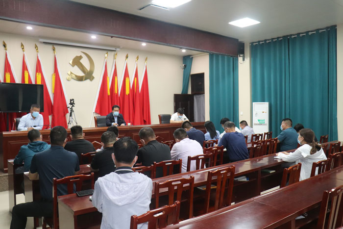 縣委常委、縣委辦公室主任吳杰到野崗鎮(zhèn)督導疫情防控工作