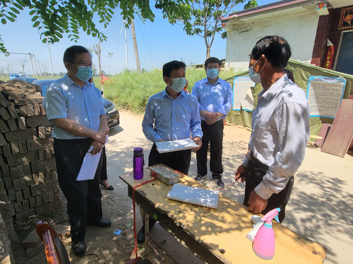 縣委常委、政法委書記陳鴻志到程莊鎮(zhèn)督導(dǎo)檢查疫情防控工作