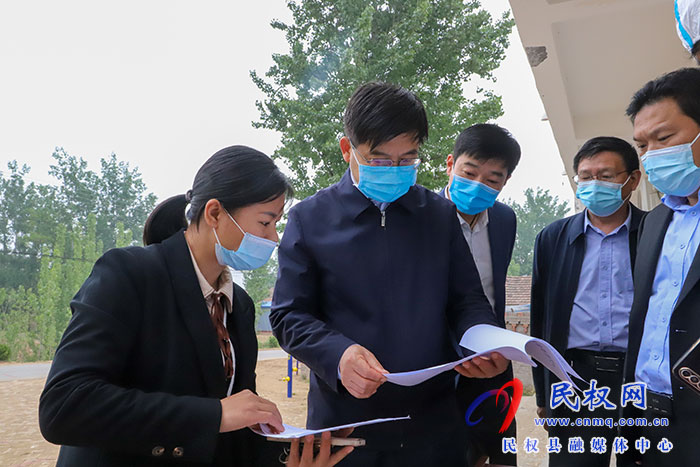 縣委書記張團(tuán)結(jié)調(diào)研督導(dǎo)疫情防控工作