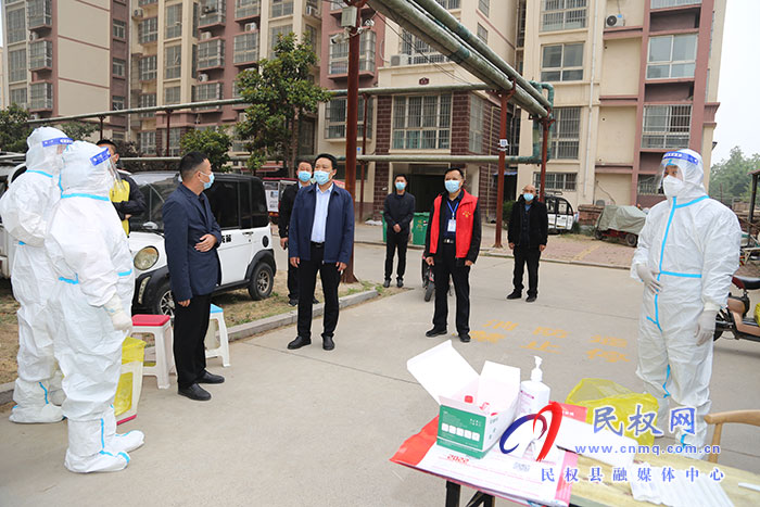 縣委常委、組織部長王義彬督導(dǎo)核酸檢測工作