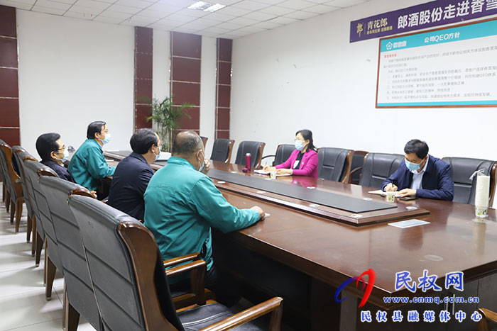 縣委副書記、縣長(zhǎng)王靜嫻調(diào)研企業(yè)生產(chǎn)運(yùn)行情況