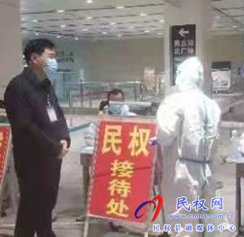 縣人大常委會副主任薛坤督導(dǎo)疫情防控點對點運轉(zhuǎn)工作
