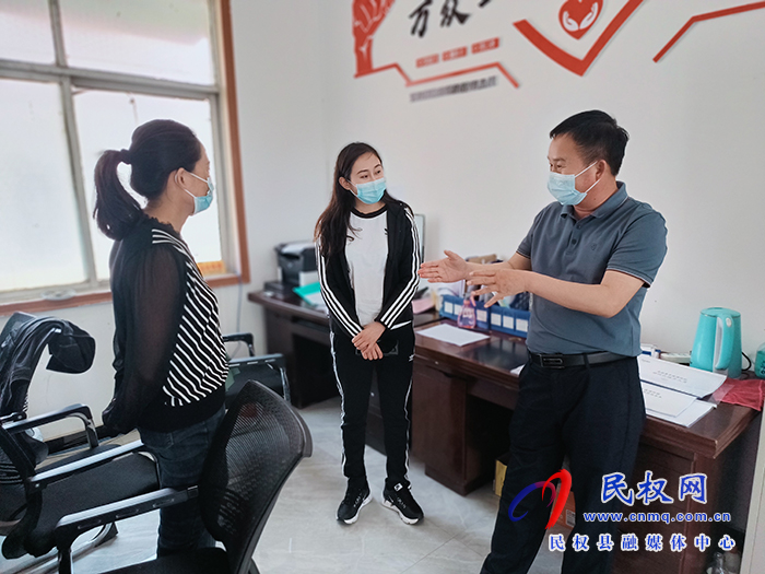 副縣長(zhǎng)朱琳到老顏集鄉(xiāng)督導(dǎo)疫情防控工作
