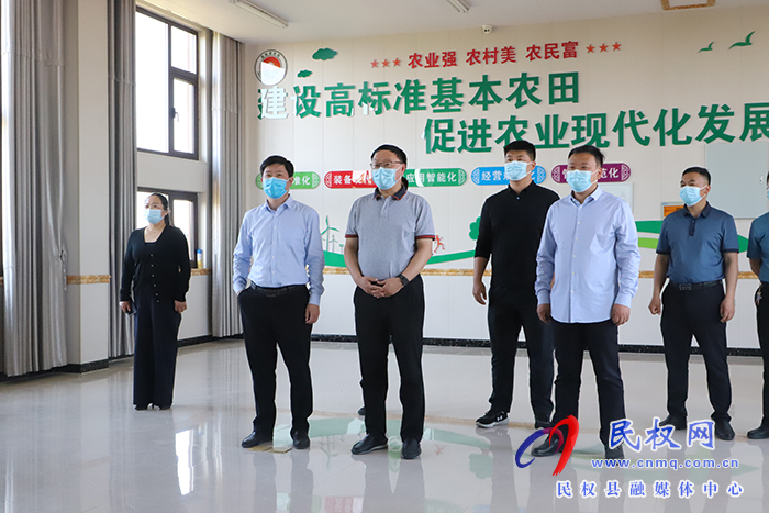 縣委副書記栗團結調研指導夏糧生產、鄉(xiāng)村建設和基層社會治理工作