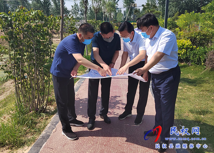 縣委常委、縣紀委書記、縣監(jiān)委主任冉燃到野崗鎮(zhèn)老通惠渠、壩窩分干開展巡河工作